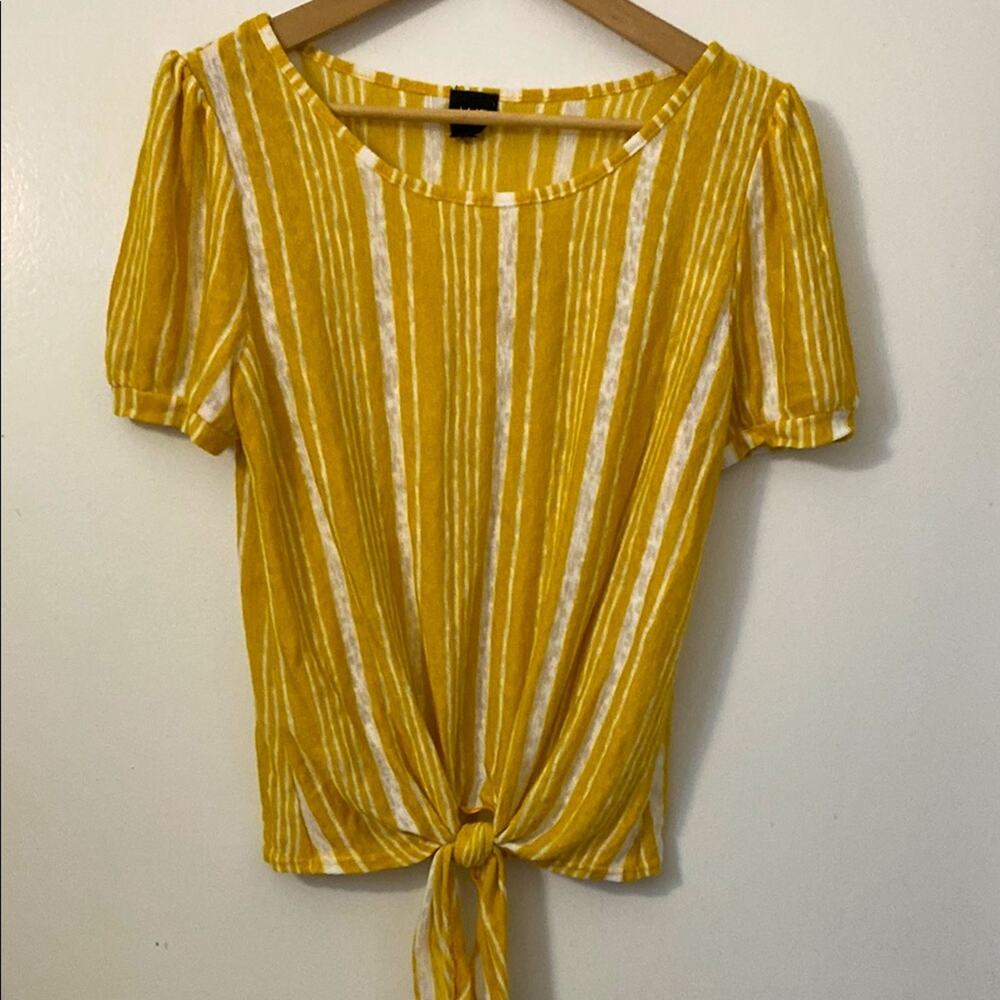 SALE! 3 for $20🌠 W5 yellow striped tie waist top